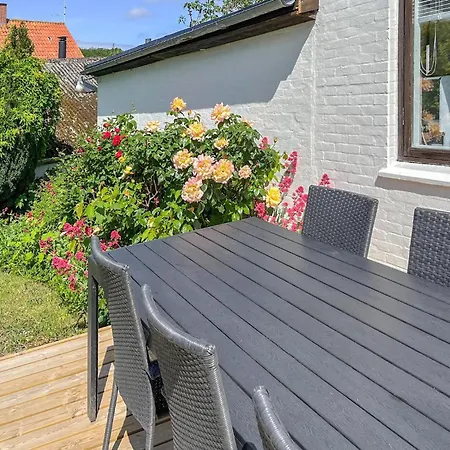 بيت للعطل 3 Bedroom Amazing In *